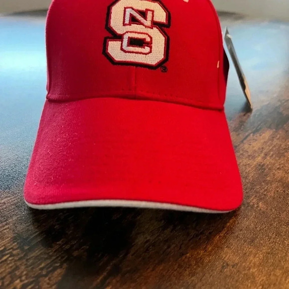 NCAA NC State Wolfpack official collegiate baseball hat - Picture 2 of 7
